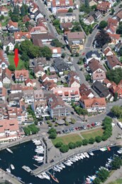 Luftbild mit Hotelhinweis